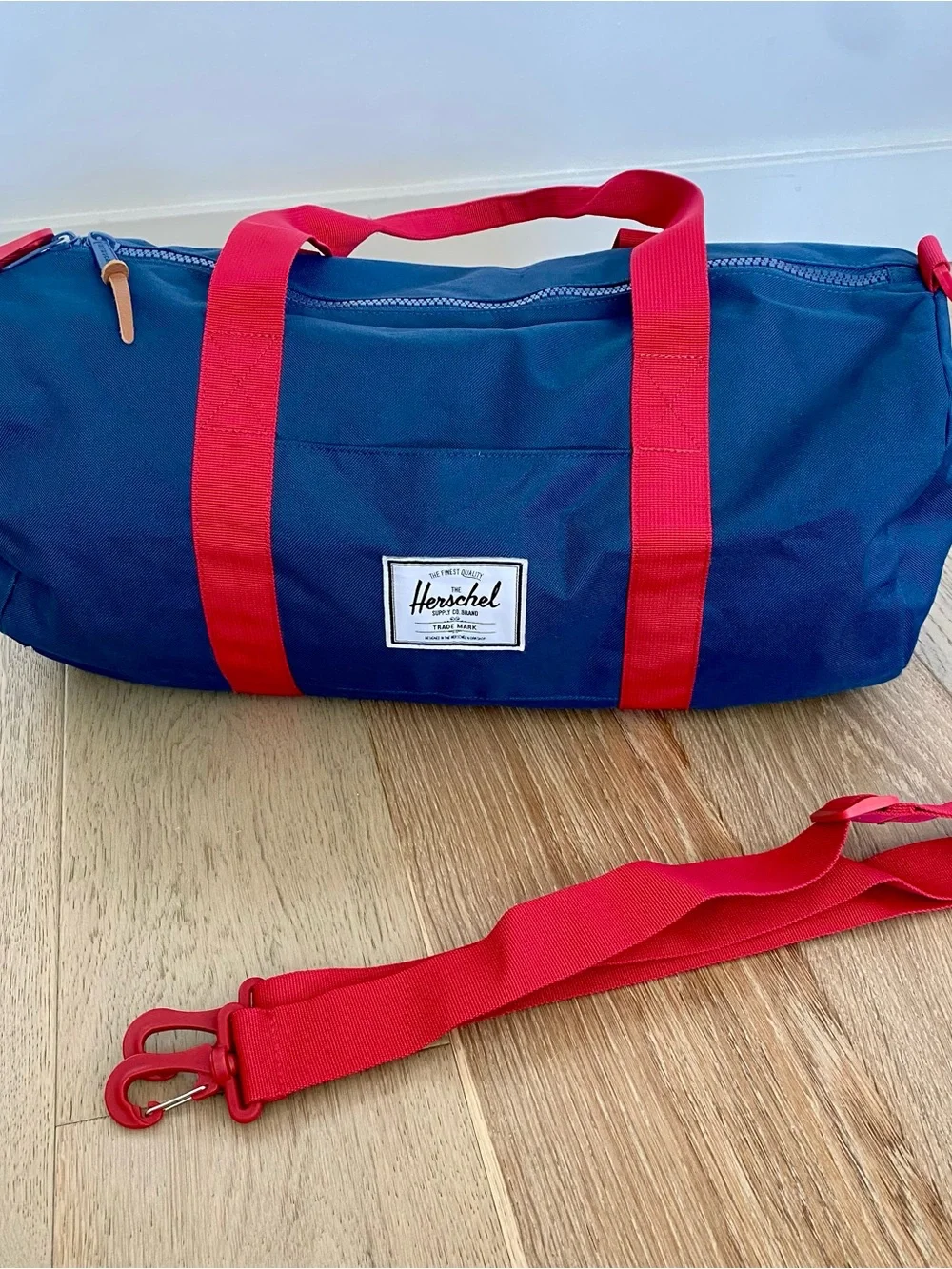 Herschel Sutton Mid-Volume Duffle Bag – Navy/Red – 28L